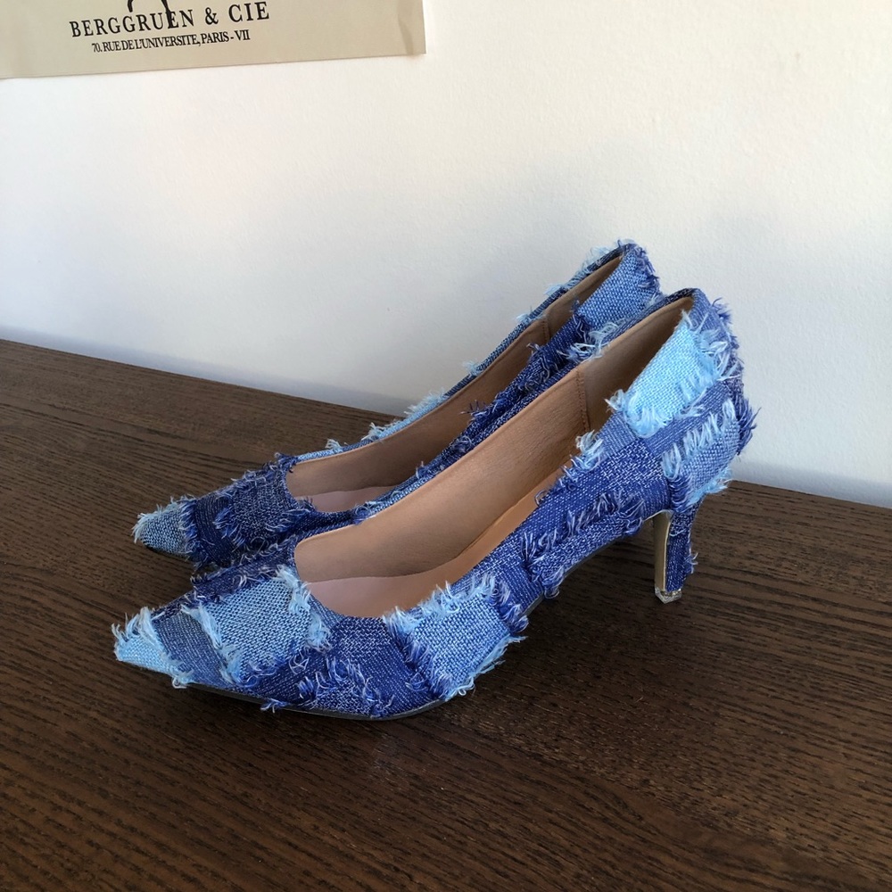 NEW NEVER WORN Women’s denim patchwork pointed toe pumps heels